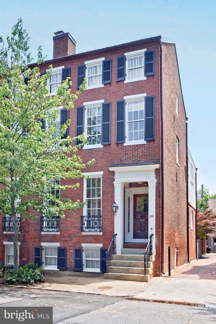 Property Photo:  210 S Pitt Street  VA 22314 