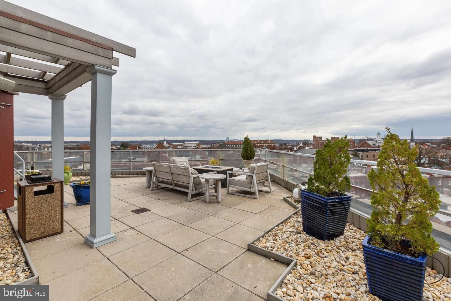 Property Photo:  815 King Street 5B  VA 22314 