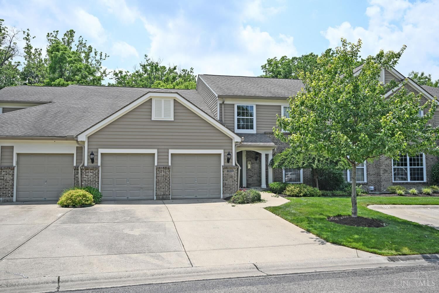 Property Photo:  5884 Stonebridge Circle Way  OH 45150 