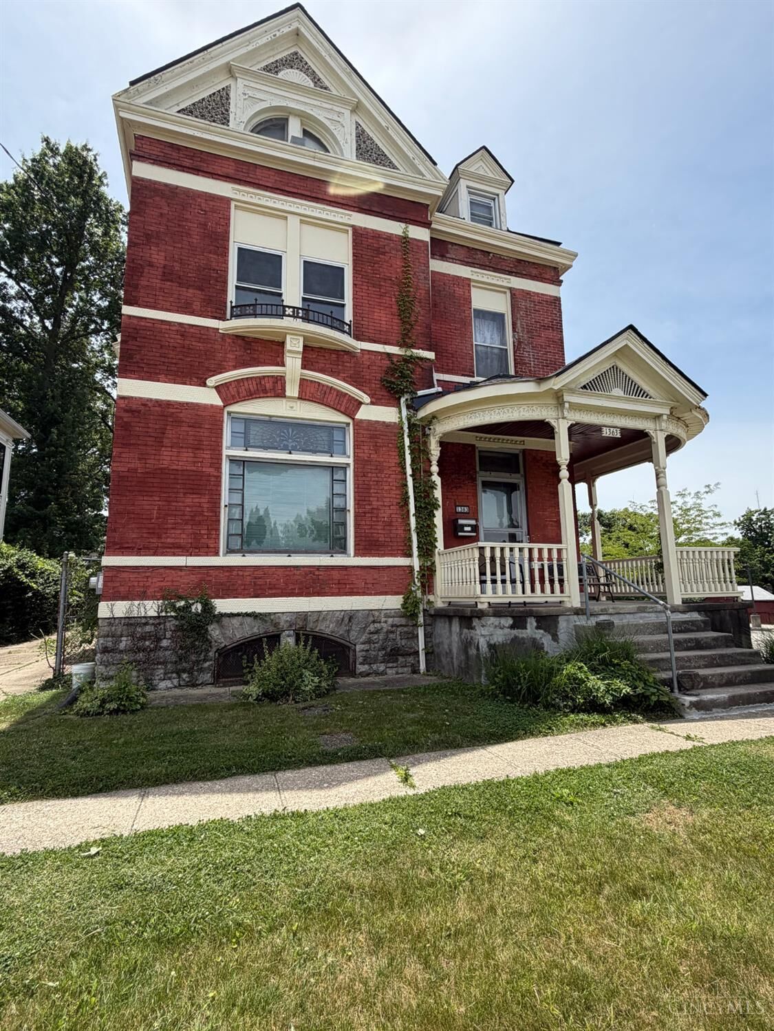 Property Photo: 1363 Myrtle Avenue OH 45206
