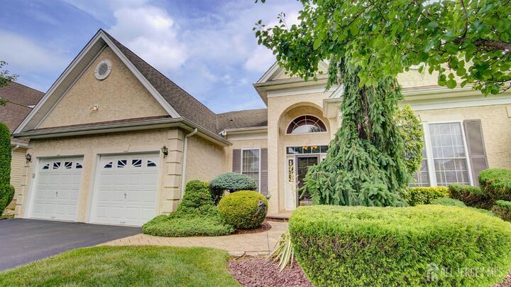Property Photo:  3 Crooked Stick Place  NJ 08831 