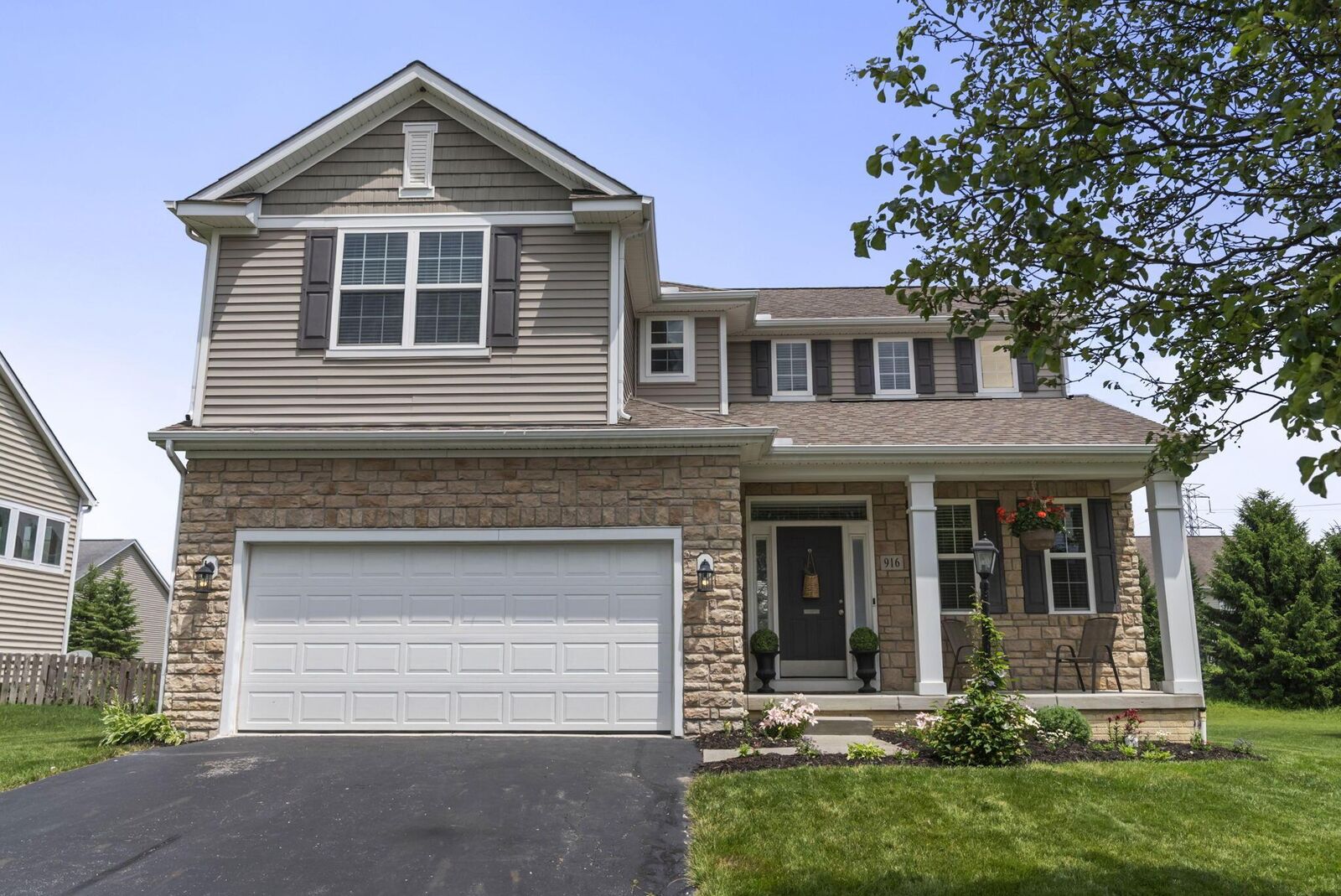 Property Photo:  916 Fresno Street  OH 43147 