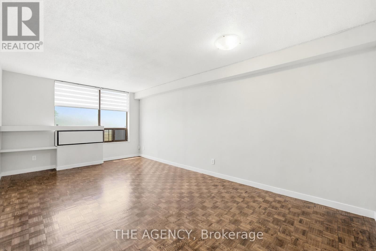 Property Photo: 2350 Dundas Street West 2511A ON M6P 4B1