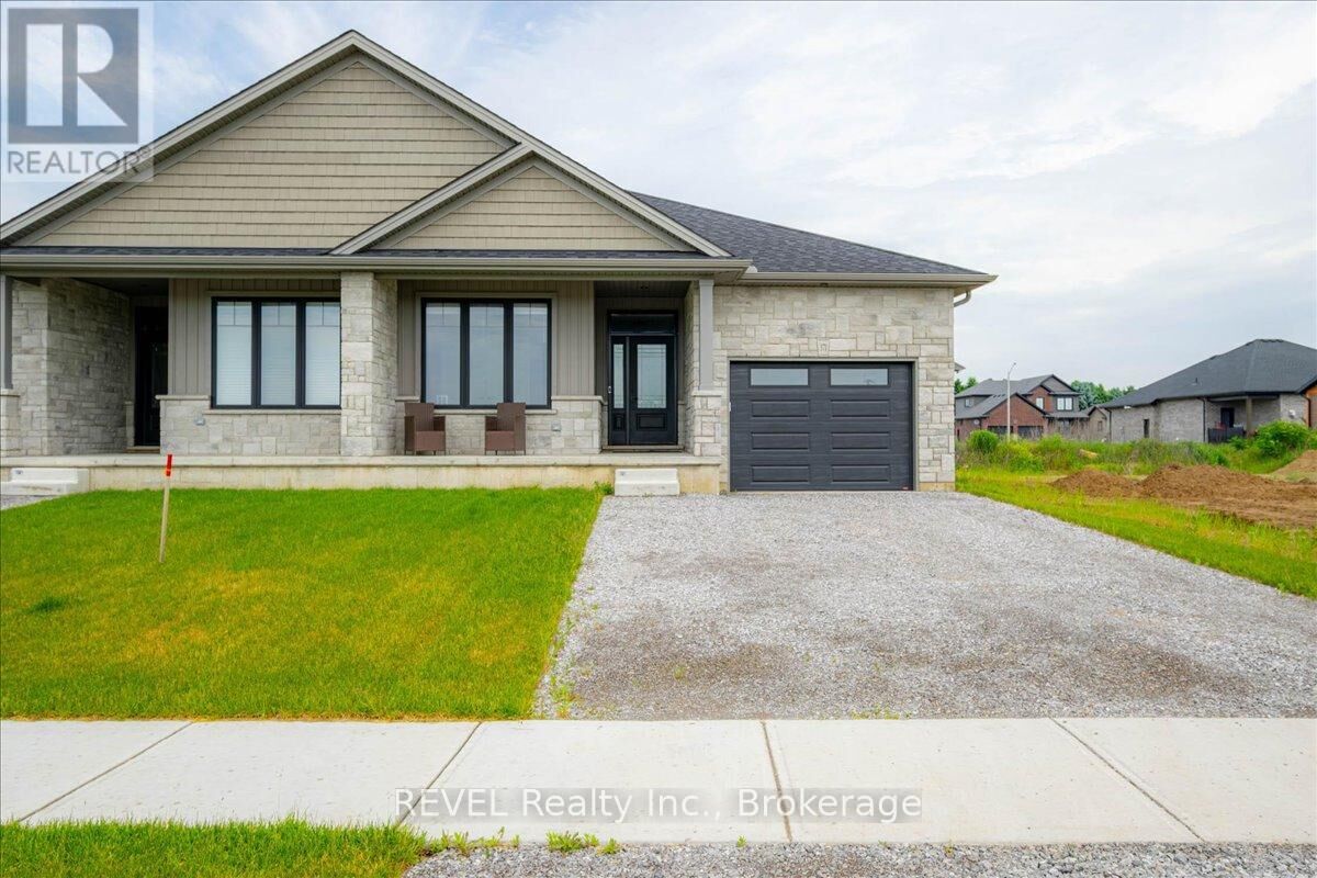 Property Photo:  371 Argyle Avenue  ON N4B 0B2 