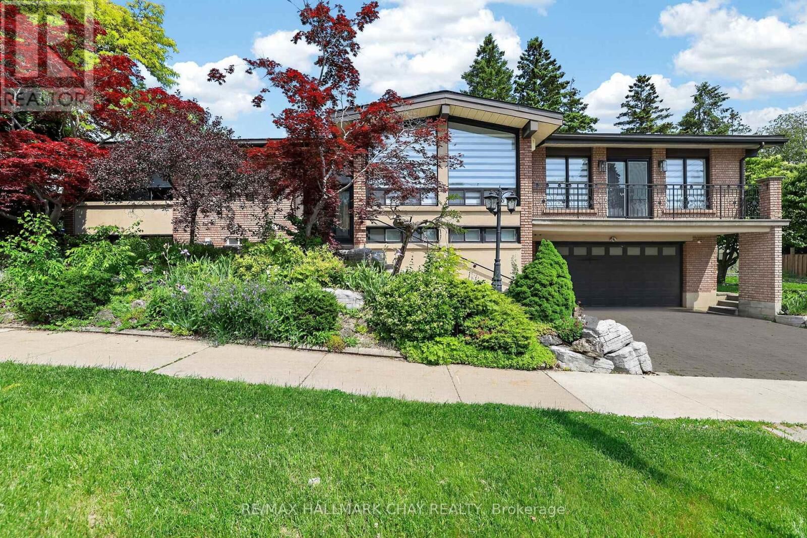 Property Photo:  80 Beaumonde Heights Drive Upper  ON M9V 1V9 
