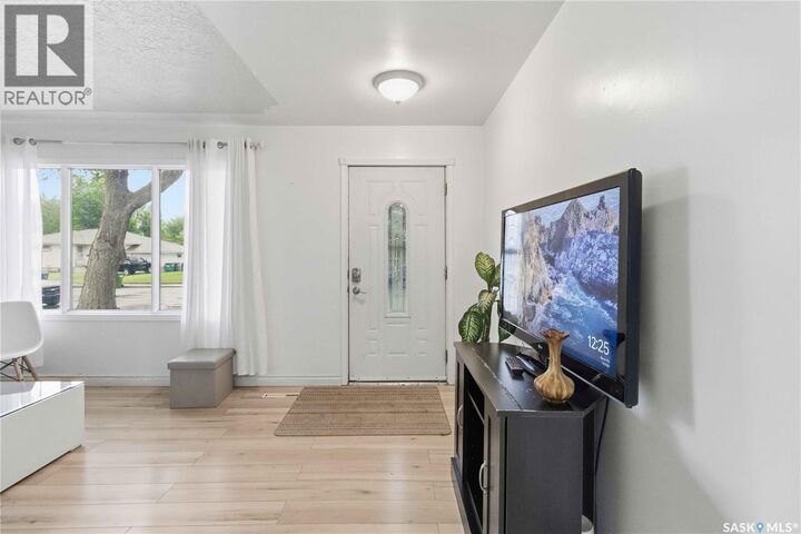 Property Photo:  322 U Avenue N  SK S7L 3C7 