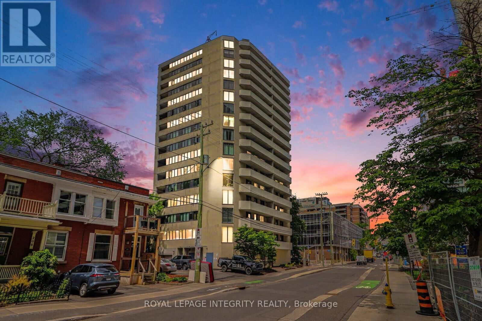Property Photo:  200 Bay Street South 102  ON K1R 7W8 