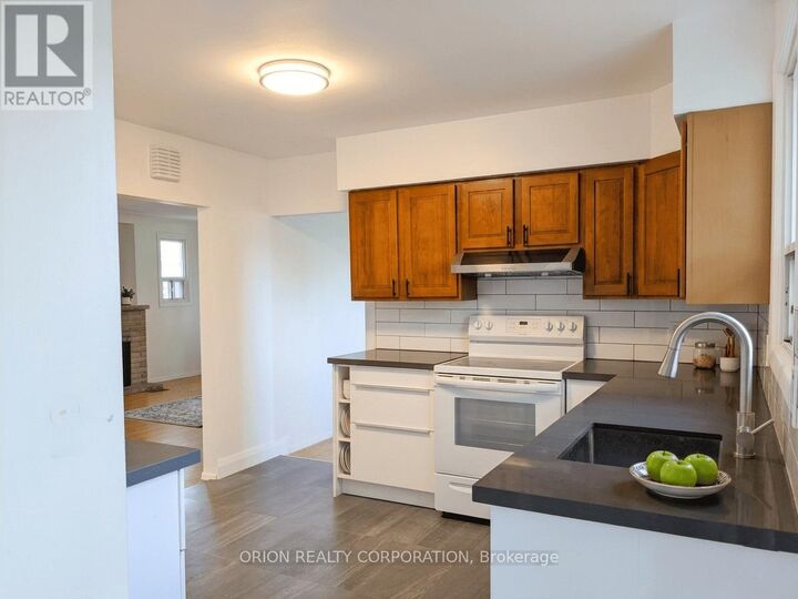 Property Photo:  96 East 21st Street West 2  ON L8V 2T4 