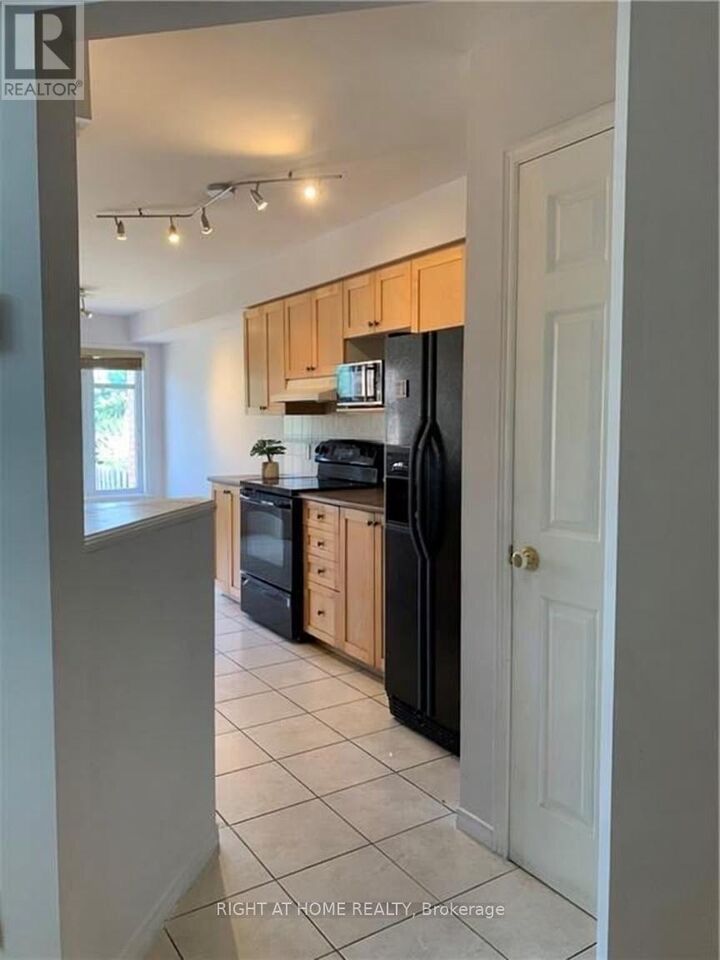 Property Photo:  919 Schooner Crescent  ON K1V 1Y3 