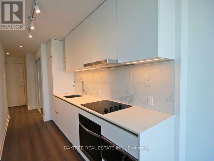 Property Photo: 8 Wellesley Street West 3106 ON M4Y 3B2
