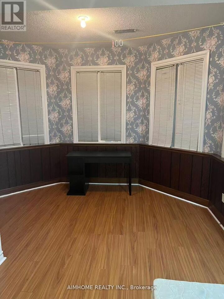 Property Photo:  35 McDairmid Road Unit1  ON M1S 1Z5 