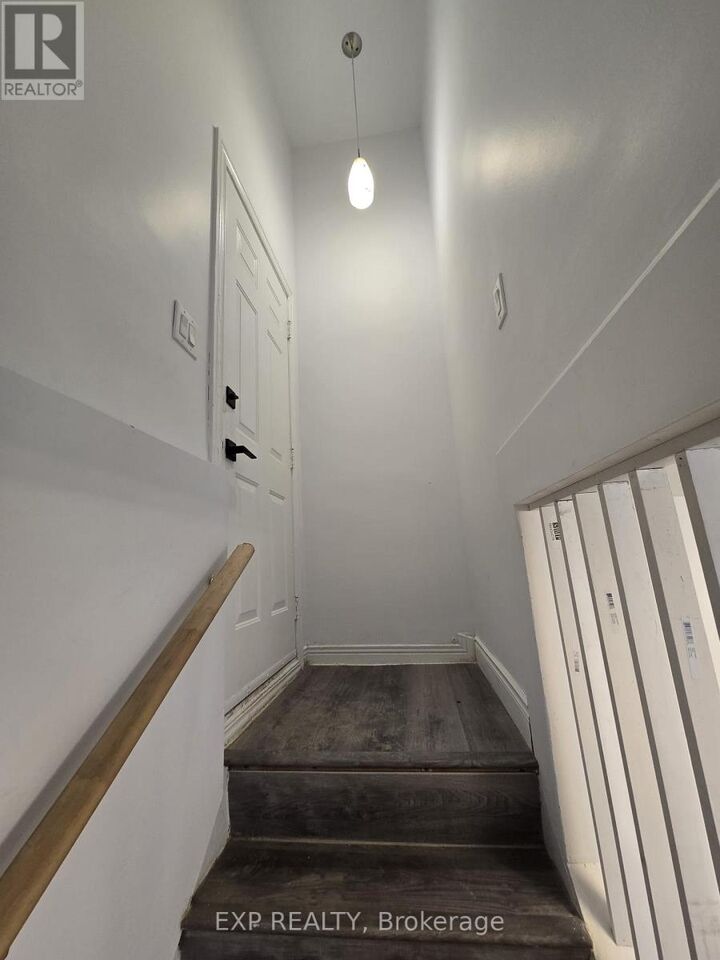 Property Photo:  20 Newhaven Street B  ON K2G 0X5 