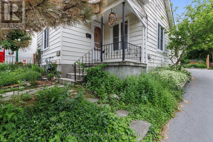 Property Photo:  51 Quebec Street  ON K7K 1T8 