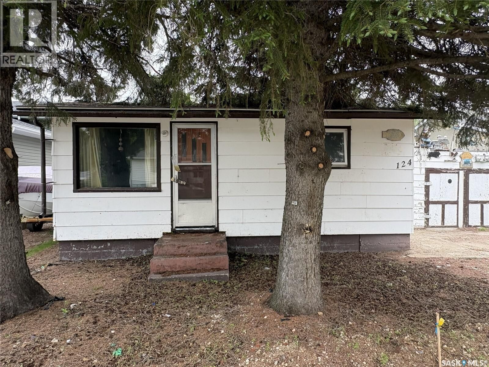 Property Photo: 124 10th Street SK S0K 2A0