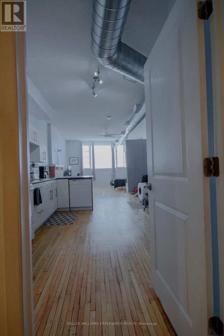 Property Photo: 17 John Street North 2nd Floor ON L8R 1H1