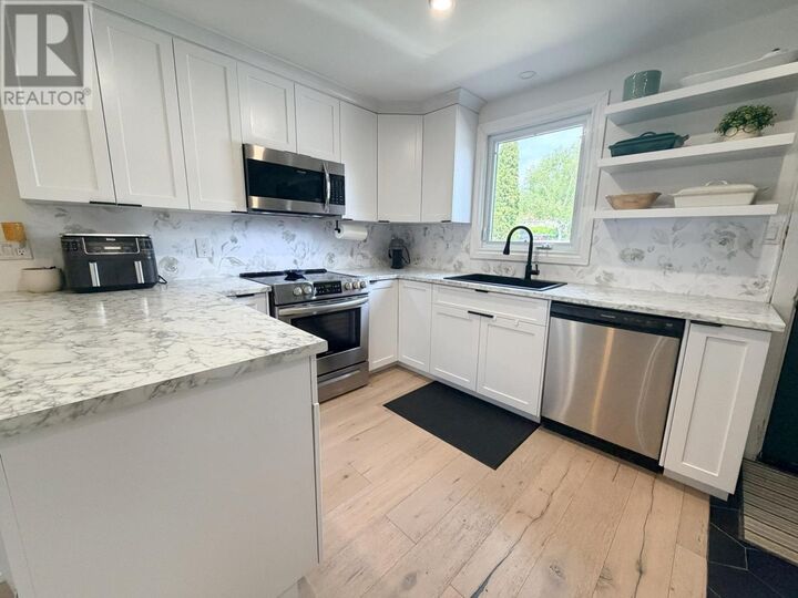 Property Photo:  102 Thom St  ON P0T 1M0 