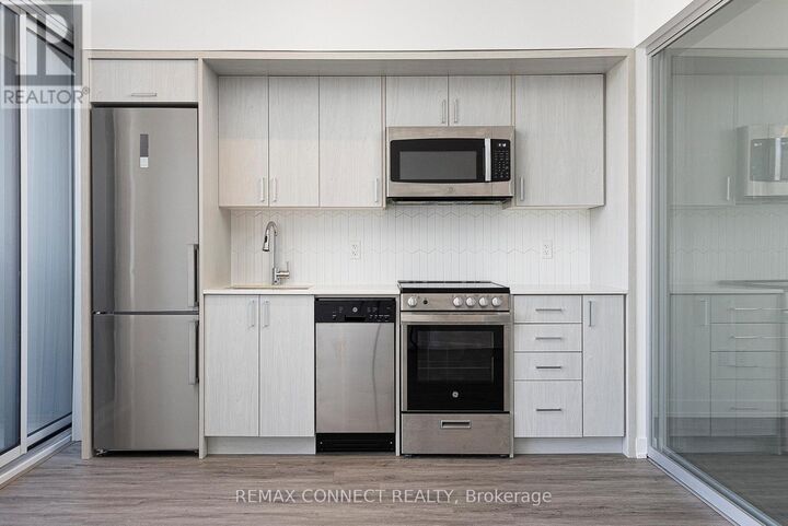 Property Photo:  1 Cardiff Road 708  ON M4P 0G2 