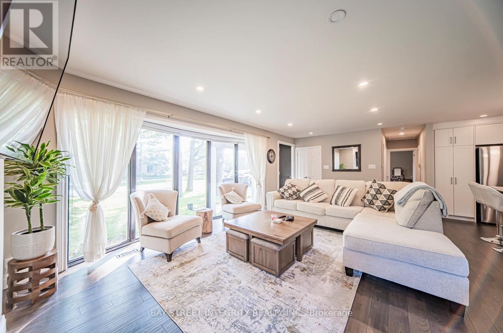 Property Photo: 1277 Gainsborough Drive ON L6H 2H5