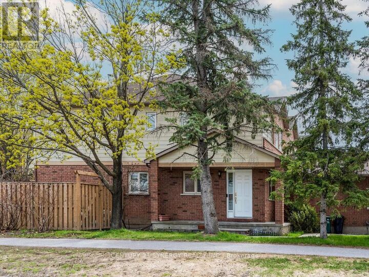 Property Photo: 1 Winnegreen Court ON K1G 5P3