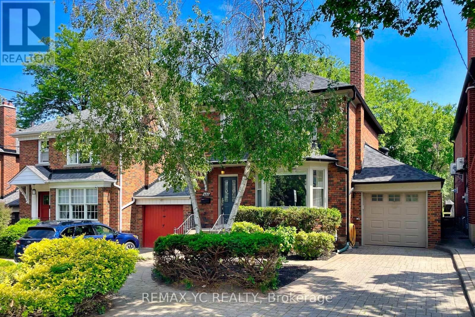 Property Photo: 425 Broadway Avenue ON M4G 2R3