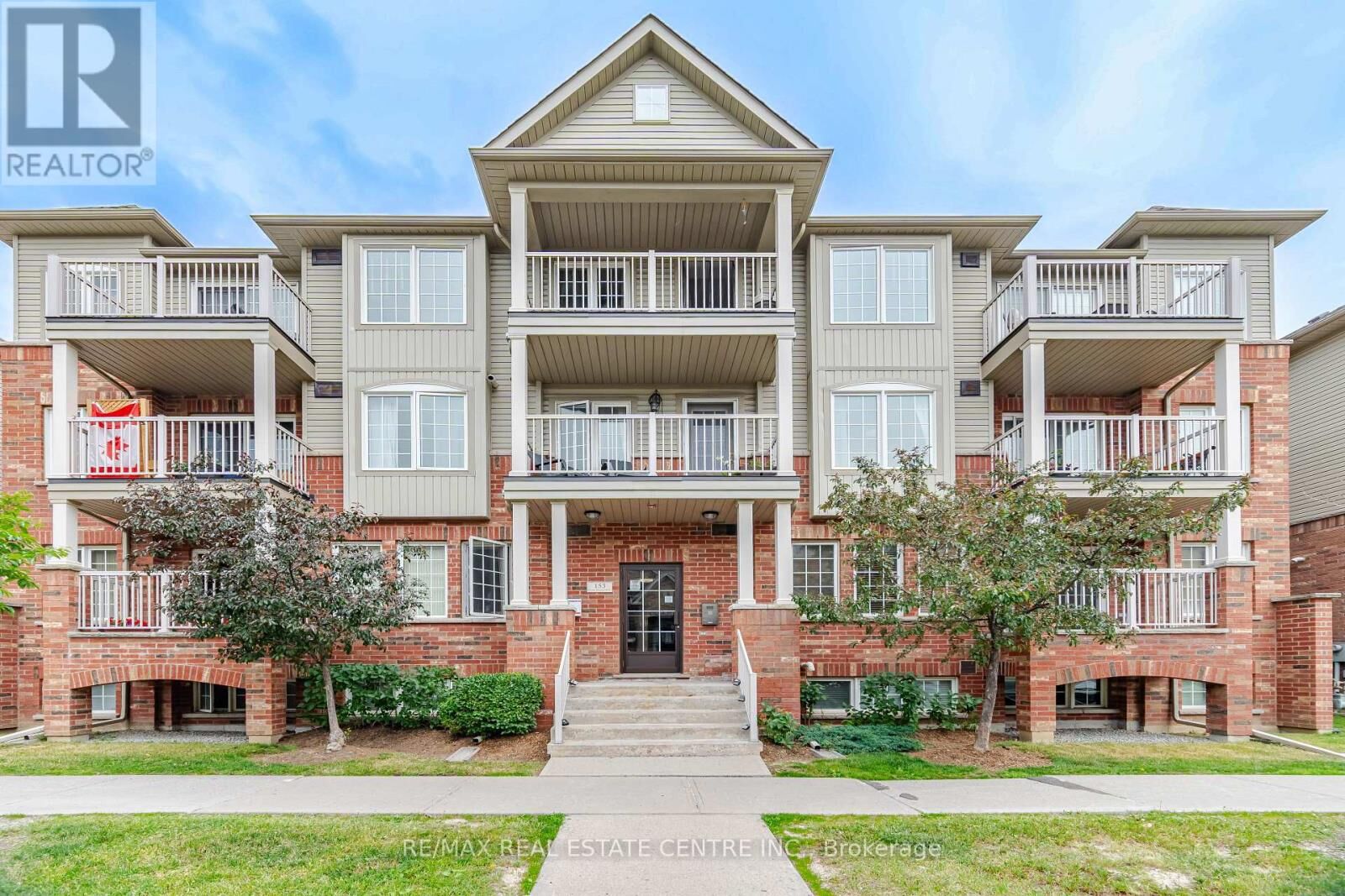 Property Photo:  153 Isaac Devins Boulevard 2  ON M9M 0C5 