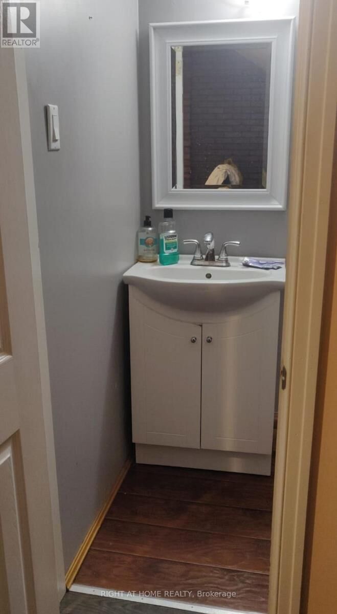 Property Photo:  104 Bleecker Street 2  ON M4X 1L8 
