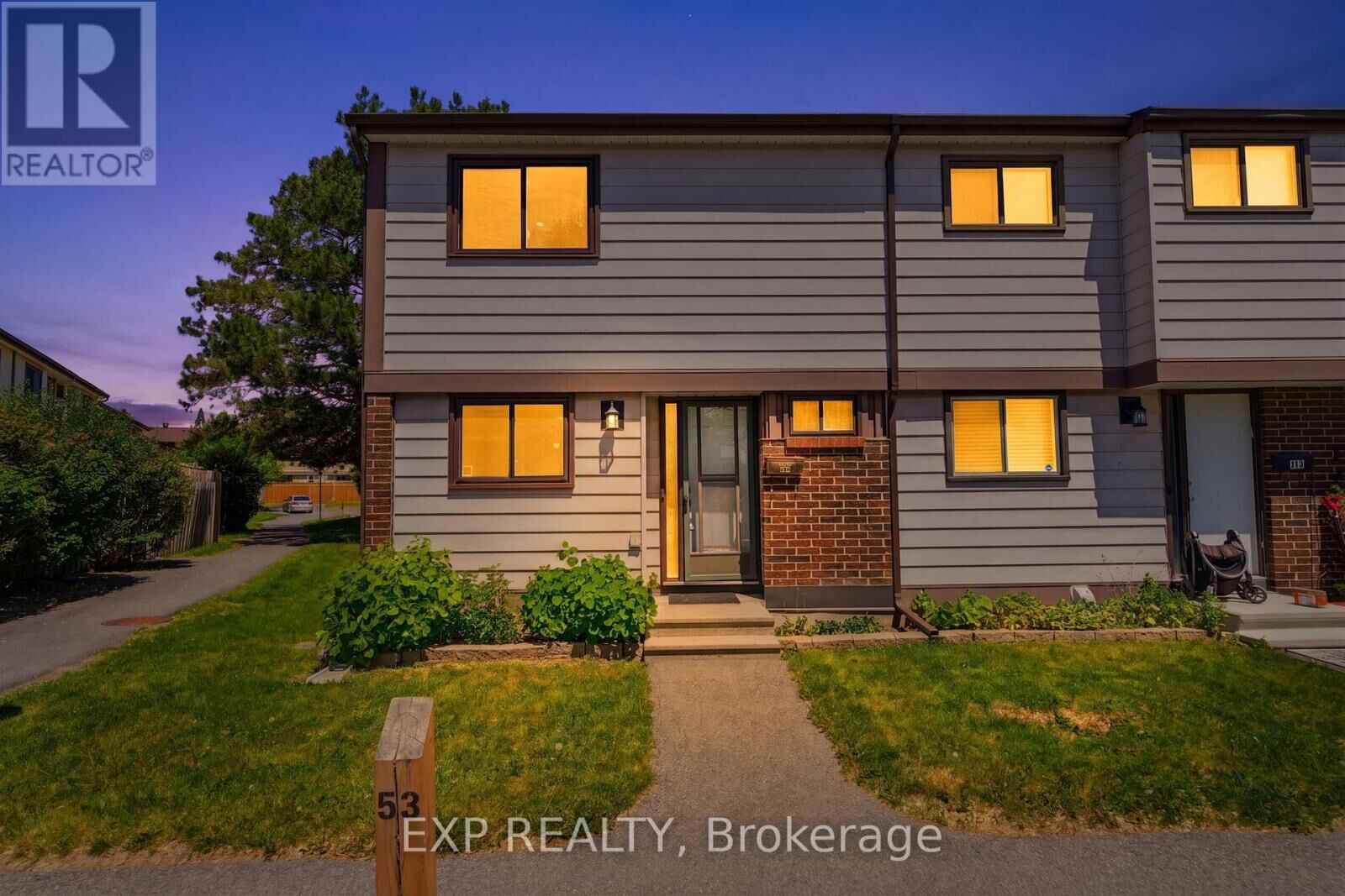 Property Photo:  10 Fieldgate Drive A  ON K2J 1L5 