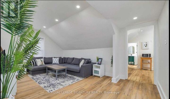 Property Photo:  659 Dolph Street North Upper  ON N3H 2B5 