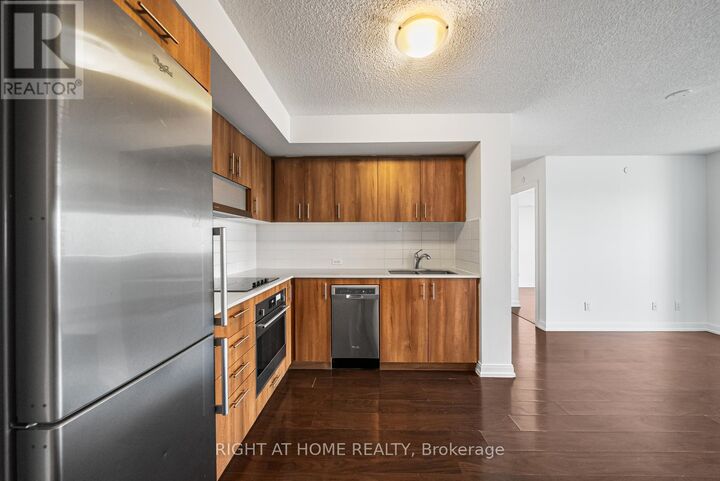 Property Photo:  255 Village Green Square 1505  ON M1S 0L7 