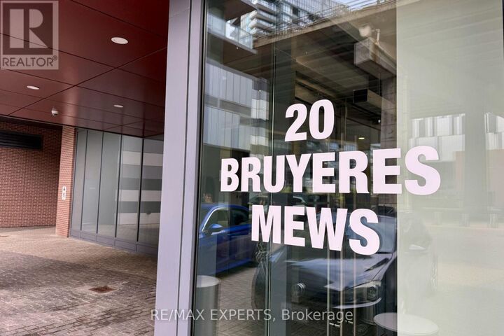 Property Photo: 20 Bruyeres Mews 505 ON M5V 0G8