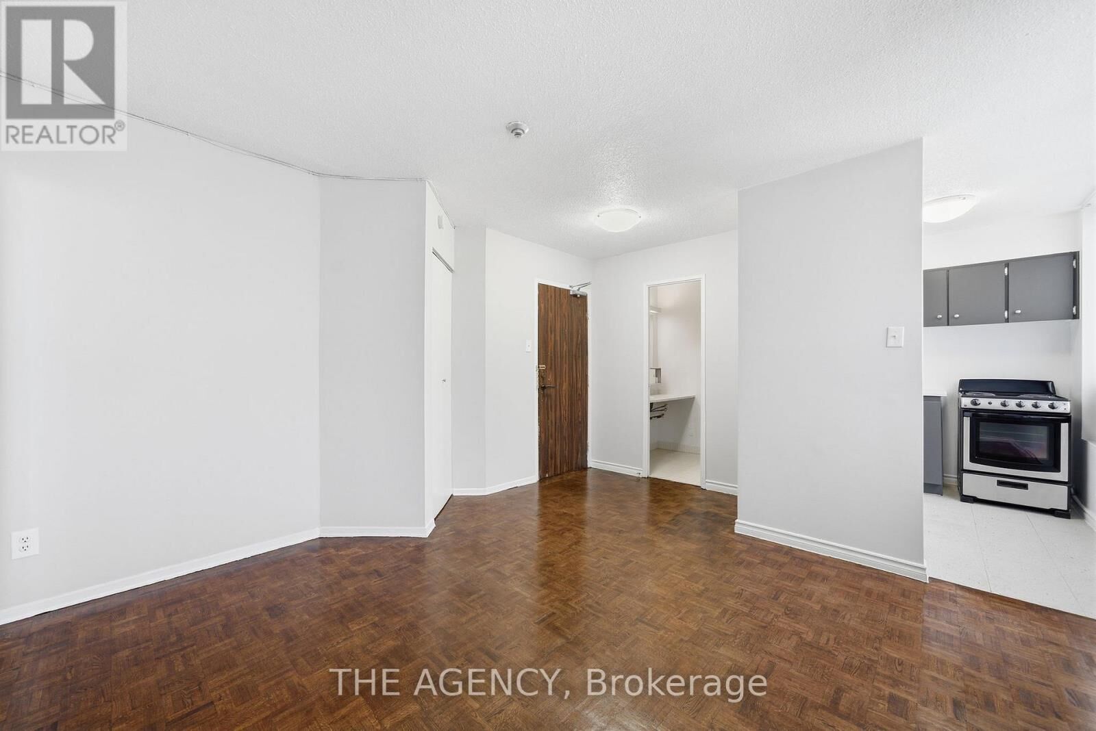 Property Photo: 2360 Dundas Street 2719B ON M6P 4B2