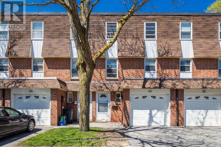 Property Photo: 235 Bronte Street 43 ON L9T 3V8