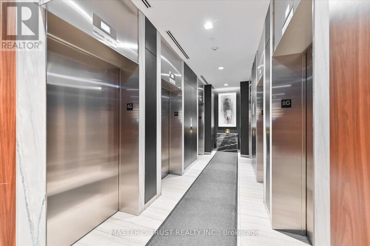 Property Photo:  8 Eglinton Avenue East Ph5801  ON M4P 0C1 