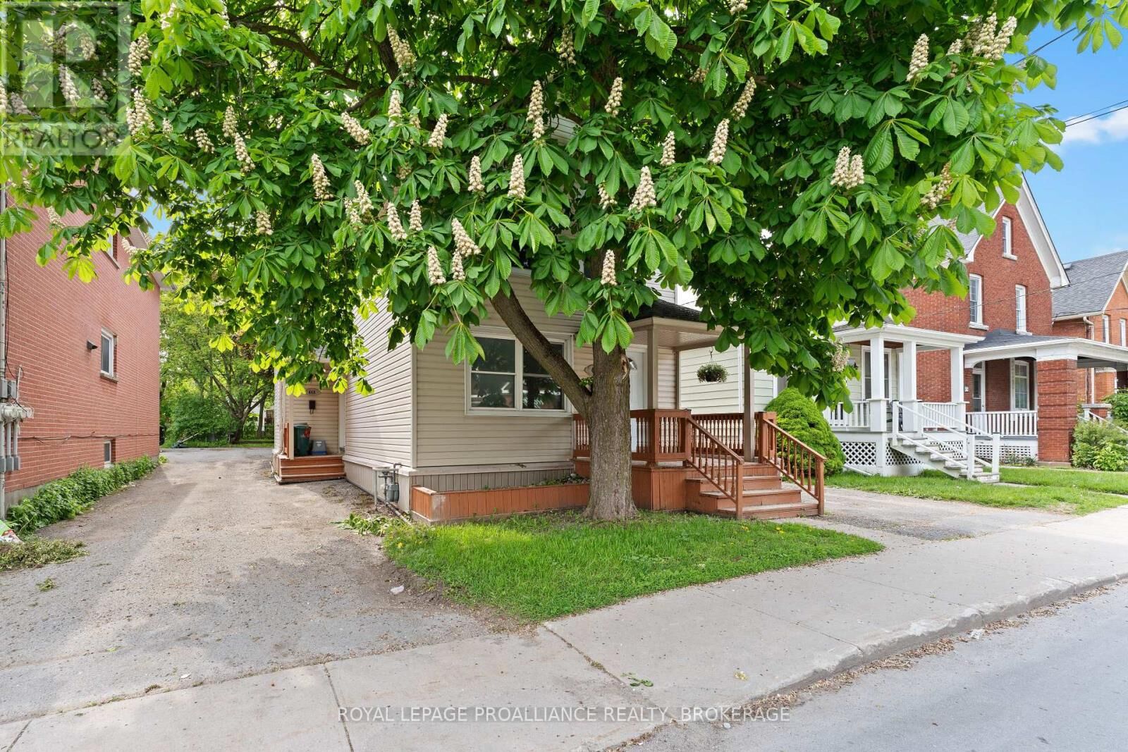 Property Photo:  468-470 Victoria Street  ON K7L 3Z7 