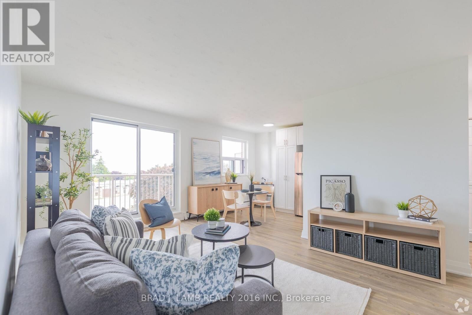 Property Photo:  718 Lawrence Road East 204  ON L8K 1Z6 