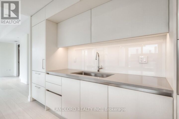 Property Photo: 6 Jackes Avenue 304 ON M4T 1X9