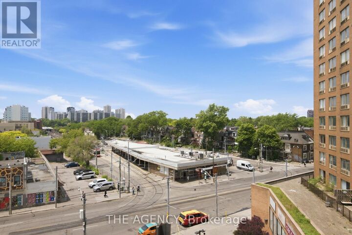 Property Photo: 2350 Dundas Street West 520A ON M6P 4B1