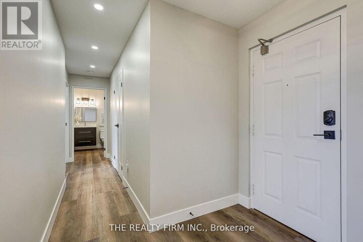 Property Photo:  135 Baseline Road West 910  ON N6J 4W4 