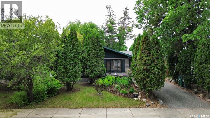 Property Photo:  75 Richmond Crescent  SK S7K 1A9 