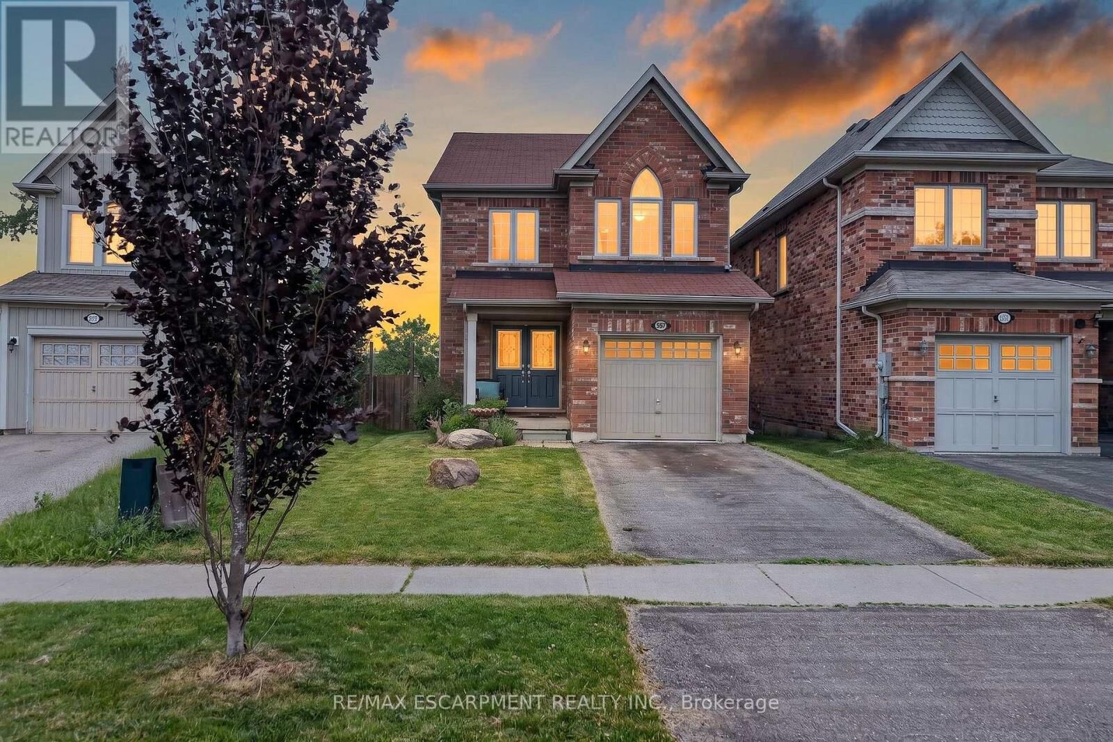 Property Photo:  557 Baldwin Crescent  ON N4S 7W2 