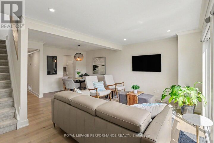 Property Photo:  17 Bentbrook Crescent  ON K2J 3X9 