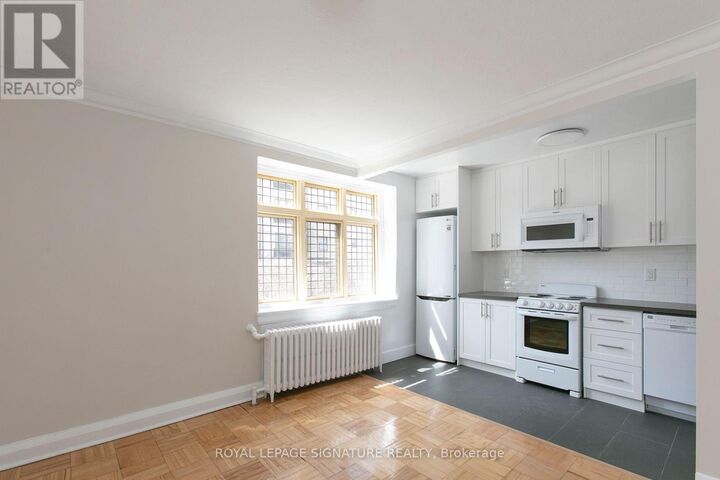 Property Photo:  398 Avenue Road 523  ON M4V 2H4 