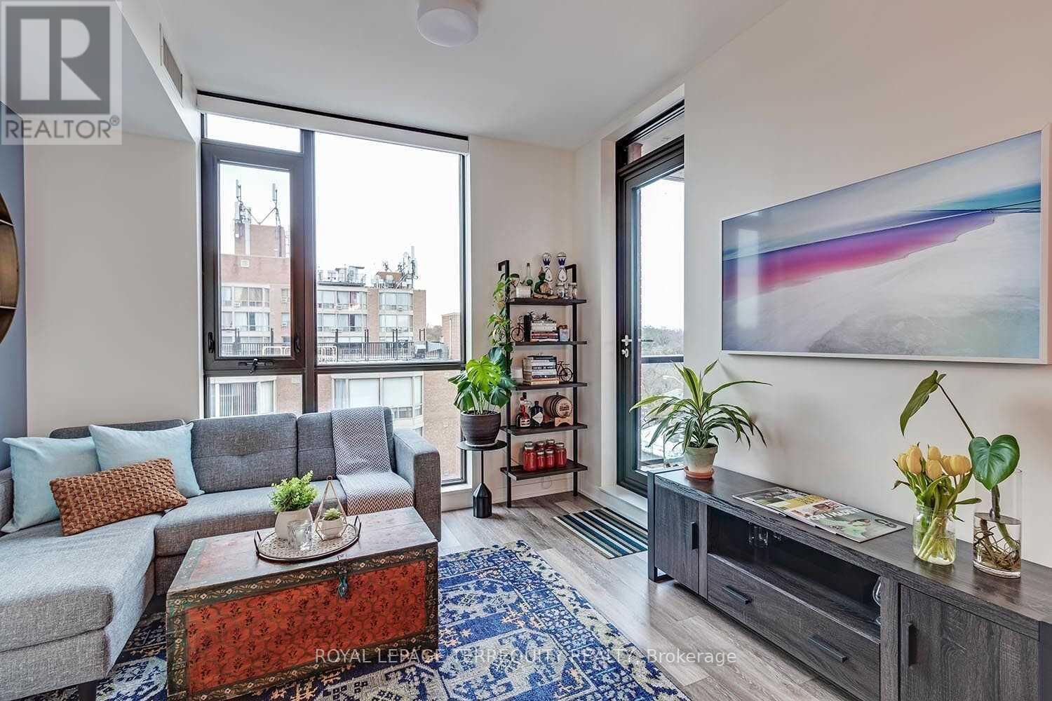 Property Photo:  2118 Bloor Street West 403  ON M6S 0A6 