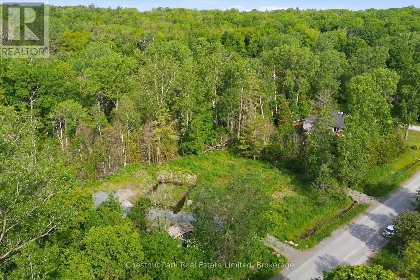 Property Photo:  40 Whispering Woods Drive  ON K8V 5P7 