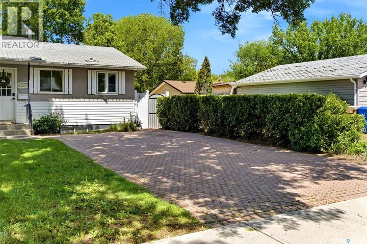 Property Photo: 5608 2nd Avenue N SK S4R 5M5