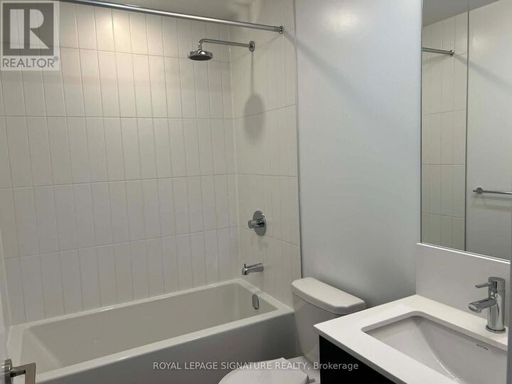 Property Photo:  10 Oak Street 1809  ON M5A 0Z1 
