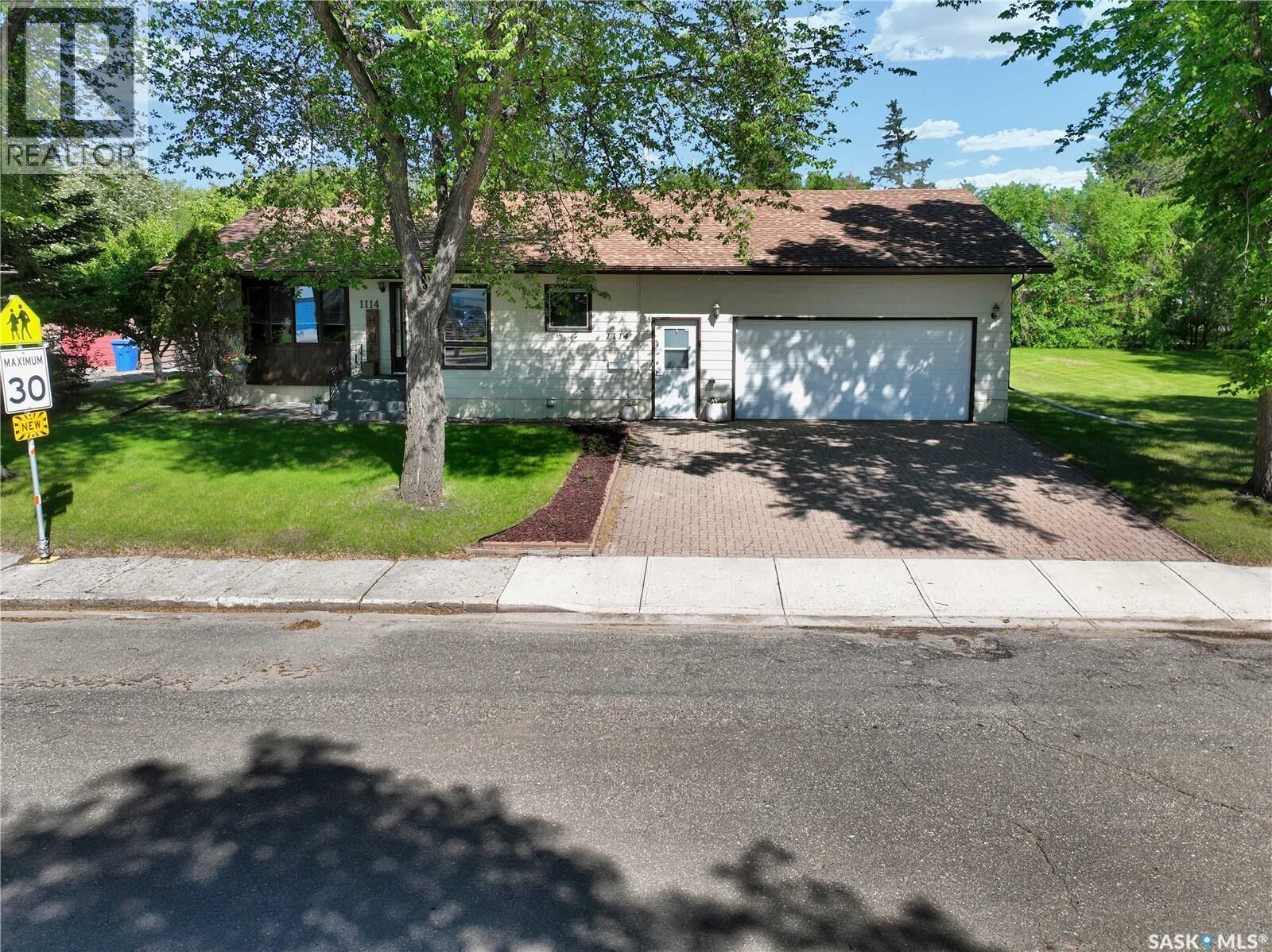Property Photo:  1114 Arcola Street  SK S0A 0X0 