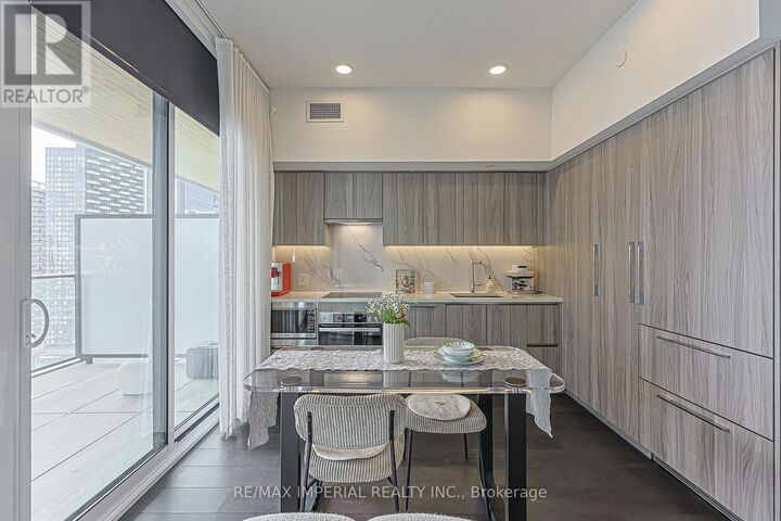Property Photo:  1 Concord Cityplace Way 3510  ON M5V 0X3 
