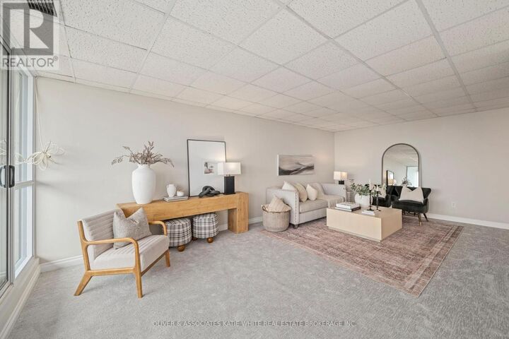 Property Photo:  389 Dundas Street 1901  ON N6B 3L5 