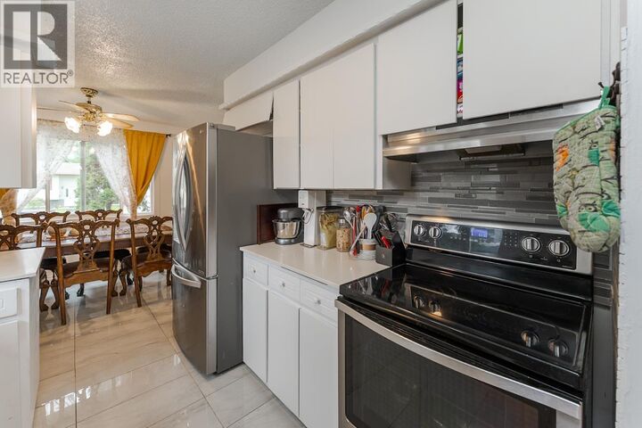 Property Photo:  2613 Oak Street  BC V2L 2A5 